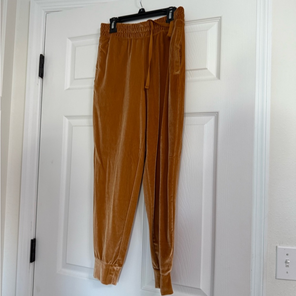Fabletics Jogger Set - Picture 6 of 8